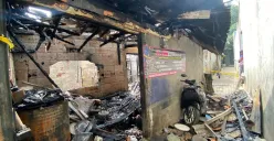 Kondisi rumah sekaligus bengkel motor yang ludes terbakar di Ciputat. (Sumber: Poskota/Primayanti Juli Kumala Manalu)