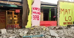 Penampakan kontrakan bodong di Jalan Nurul Iman, Kelurahan Jakasampurna, Kecamatan Bekasi Barat, Kota Bekasi, pada Kamis, 17 Juli 2025. (Sumber: POSKOTA | Foto: Nurpini Aulia Rapika)