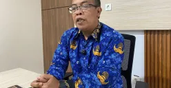 Kepala Bidang Pembinaan SD Disdikbud Tangsel, Didin Sihabudin di Kantor Dinas Pendidikan dan Kebudayaan Kota Tangsel, Kamis, 17 Juli 2025. (Sumber: Poskota/Primayanti Juli Kumala Manalu)