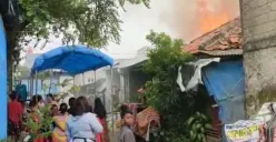 Kebakaran melahap rumah tinggal di kawasan Kalideres, Jakarta Barat, Jumat, 18 Juli 2025. (Sumber: Damkar)