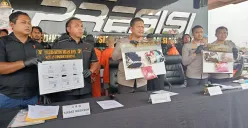 Polres Metro Bekasi Kota merilis kasus pencabulan oleh kakek berusia 73 tahun kepada anak di bawah umur, Jumat, 18 Juli 2025. (Sumber: Poskota/Nurpini Aulia Rapika)