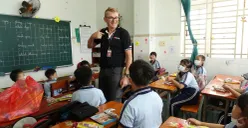 Isi Permendikdasmen Nomor 13 Tahun 2025 tentang kurikulum pendidikan. (Sumber: Pexels/Teacher Ray You)