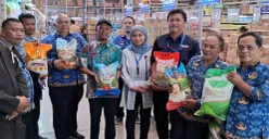 Pemkab Bogor bersama Disdagin saat memantau peredaran beras di sejumlah toko modern. (Sumber: Dok Pemkab Bogor)