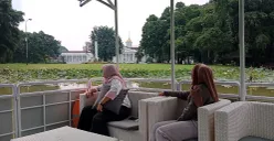 Wahana edukasi terbaru, Tutur Danau, di Kebun Raya Bogor menghadirkan pengalaman berkeliling Danau Gunting sembari mempelajari sejarah dan ekosistem kawasan. (Sumber: Istimewa)