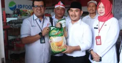 Bupati Bekasi, Ade Kuswara Kunang bersama jajaran unsur Forkopimda dan kepala dinas terkait menghadiri launching Mock Up Kopdes Merah Putih yang dilaksanakan di Gerai Koperasi Desa Kedungwaringin (Sumber: Dok. Pemkab Bekasi)