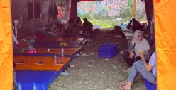 Posko pengungsi kebakaran Jalan Juraganan 1, Grogol Utara, Kebayoran Lama, Jakarta Selatan, Senin 21 Juli 2025. (Sumber: Poskota/Muhammad Tegar Jihad Al Faruq)