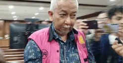 Mantan Dirjen Perkeretaapian Kemenhub, Prasetyo Boeditjahjono divonis 7 tahun dan 6 bulan penjara di Pengadilan Tipikor Jakarta Pusat, Senin, 21 Juli 2025. (Sumber: Poskota/Ramot Sormin)