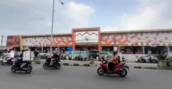 Suasana di Pasar Badak Pandeglang. Melemahnya daya beli masyarakat, membuat PAD Kabupaten Pandeglang dari sektor pasar tradisional seret. (Sumber: Poskota/Samsul Fatoni)
