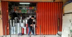 Kondisi toko bangunan Ceria di Jalan Raya Rawa Kalong, Desa Karang satria, Tambun Utara, Kabupaten Bekasi, yang dibobol maling dan rugi hingga Rp1,5 miliar. (Sumber: Istimewa)