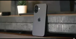 Tangkapan layar iPhone 16 digadang-gadang sebagai perangkat yang tetap mempertahankan ciri khas Apple. (Sumber: YouTube/ Gadgetalk)