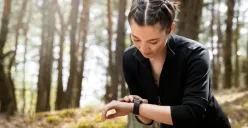 Smartwatch GPS outdoor terbaik, ini 5 pilihan terupdate 2025 dari harga 3 jutaan hingga premium. (Sumber: Freepik)