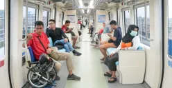 Suasana penumpang LRT Jabodebek, Catat 2 Juta Lebih Pengguna pada Musim Libur Sekolah (Sumber: Dok. LRT Jabodebek)