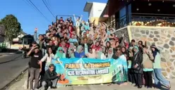 Ratusan guru SDN se-Kecamatan Labuan, Pandeglang, saat menggelar acara family gathering di Bandung. (Sumber: Dok. Warga)