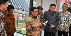 Gubernur Jakarta, Pramono Anung, saat meresmikan hak penamaan Stasiun LRT Jakarta Boulevard Utara Summarecon Mall, Kamis, 24 Juli 2025. (Sumber: POSKOTA | Foto: Pandi Ramedhan)
