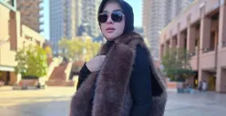 Intip Gaya Syahrini Pakai Jam Tangan Rolex Berbalut Berlian 18 Karat, Harganya Bikin Netizen Syok (Sumber: Instagram/princessyahrini)