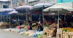 Kondisi pedagang kaki lima di kawasan Pasar Serpong, Kota Tangerang Selatan, Jumat, 25 Juli 2025. (Sumber: Poskota/Primayanti Juli Kumala Manalu)