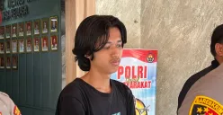 Pelaku getok parkir Rp20.000 terhadap pengendara roda dua di kawasan Bunderan HI, Jakarta Pusat, ditangkap. (Sumber: Poskota/Pandi Ramedhan)