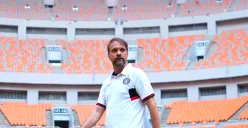 Potret pelatih Persija Jakarta, Mauricio Souza yang menyebutkan laga melawan Arema FC sebagai fondasi menjelang Super League 2025/2026. (Sumber: Persija)