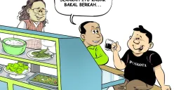 Tiga orang sahabat tengah berbincang santai di warteg sambil menyeruput kopi, membahas soal keserakahan. Salah satu dari mereka menegaskan, "Apa pun alasannya, serakah itu kagak bakal berkah." (Sumber: Poskota/Arif Setiadi)