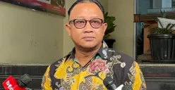 Komisioner Komisi Kepolisian Nasional (Kompolnas), Mohammad Choirul Anam di Mapolda Metro Jaya, Senin, 28 Juli 2025. (Sumber: Poskota/Ali Mansur)