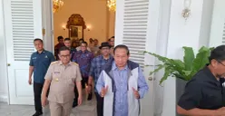 Presiden RI ke-6 Susilo Bambang Yudhoyono (SBY) usai menemui Gubernur Jakarta Pramono Anung di Balai Kota DKI Jakarta, Selasa, 29 Juli 2025. (Sumber: Poskota/M. Tegar Jihad)