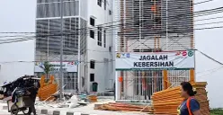 Kondisi bangunan Sekolah Rakyat yang terletak di kompleks BLKI, Serpong, Tangsel pada Selasa, 29 Juli 2025, masih tampak belum rampung sepenuhnya. (Sumber: POSKOTA | Foto: Primayanti)