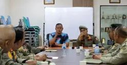 Wali Kota Bekasi, Tri Adhianto, saat melakukan sidak ke kantor Satpol PP Kota Bekasi pada Selasa, 29 Juli 2025. (Sumber: Humas Pemkot Bekasi)