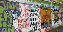 Warga Kedoya Selatan menolak wacana alihfungai lapangan Sepakbola menjadi sarana olahraga Padel. (Sumber: Poskota/Pandi Ramedhan)