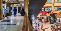 Warga beraktifitas di Pasar Kramat Jati, Jakarta Timur, Kamis, 24 Juli 2025. (Sumber: Poskota/Bilal Nugraha Ginanjar)