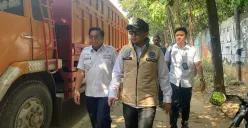 Wakil Wali Kota Tangsel, Pilar Saga saat memantau operasi truk ODOL di kawasan Serpong Puspiptek, Tangsel, Rabu, 30 Juli 2025. (Sumber: Poskota/Primayanti Juli Kumala Manalu)