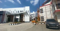 Gedung baru Sekolah Rakyat di Tangsel ditunda beroperasi hari ini karena bangunan masih tahap renovasi pada Rabu, 30 Juli 2025. (Sumber: Poskota/Primayanti Juli Kumala Manalu)