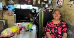 Warsini, 60 tahun, janda asal Palmerah, mengaku mendukung penuh usulan Kartu Janda dari Fraksi Gerindra DPRD Jakarta. (Sumber: Poskota/Pandi Ramedhan)