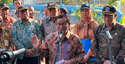 Gubernur Jakarta, Pramono Anung, saat menyampaikan pernyataan kepada awak media di BNI City, Jakarta Pusat, Kamis, 21 Juli 2025. M Tegar Jihad (Sumber: POSKOTA | Foto: M Tegar Jihad)