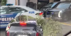 Video viral menampilkan mobil dengan pelat ZZ dikawal polisi usai keluar dari salon kecantikan. (Sumber: TikTok/@sssecrelifofme)
