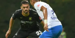 Potret Milos Zlatkovic yang sedang mengawal pertahanan. Pemain asing ini dikaitkan dengan Persija Jakarta. (Sumber: Instagram/milos_zlatkovic33)