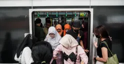 Ilustrasi - Jadwal KRL Lintas Cikarang mengalami perubahan imbas kecelakaan maut di Stasiun Bekasi Timur. (Sumber: Poskota/Bilal Nugraha Ginanjar)