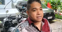 Sekretaris Komisi E DPRD Jakarta, Justin Adrian saat di wawancarai awak media di Balai Kota Jakarta, Selasa, 3 Juni 2025. (Sumber: Poskota/M. Tegar Jihad)