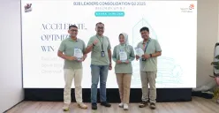 Melanjutkan komitmen dukungan konkrit terhadap program ESG TelkomGroup bertajuk GoZero persen, TREG1 memanfaatkan produk dari limbah botol minuman untuk plakat ucapan. (Sumber: Dok. Telkom)