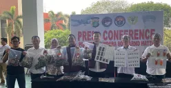 Tersangka peredaran vape berisi obat keras diamankan di Polresta Bandara Soekarno-Hatta. (Sumber: POSKOTA | Foto: Primayanti)