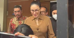 Momen pelimpahan tersangka Nikita Mirzani ke Kejaksaan Negeri Jakarta Selatan, Kamis, 5 Juni 2025. (Sumber: Poskota/Ali Mansur)
