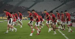 Sejumlah pesepak bola Timnas Inedonesia mengikuti sesi latihan resmi di Stadion Utama Gelora Bung Karno, Jakarta, Rabu, 4 Juni 2025. (Sumber: Poskota/Bilal Nugraha Ginanjar)