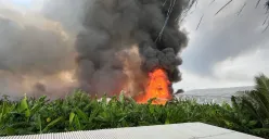 Kebakaran rumah tinggal di permukiman padat kawasan Kapuk Muara, Penjaringan, Jakarta Utara, Jumat, 6 Juni 2025. (Sumber: Poskota/Pandi Ramedhan)