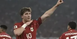 Ole Romeny merayakan gol penalti kemenangan atas China bersama rekan satu tim di Stadion Gelora Bung Karno, Jakarta. (Sumber: Instagram/@oleromeny)