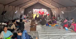 Suasana di lokasi pengungsian warga terdampak kebakaran di Kapuk Muara, Penjaringan, Jakarta Utara, Sabtu, 7 Juni 2025. (Sumber: POSKOTA | Foto: Pandi Ramedhan)