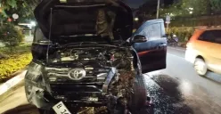 Kondisi mobil Toyota Fortuner yang terbakar usai menyeret motor di Jalan Pajajaran, Baranang Siang, Kota Bogor pada Sabtu, 7 Juni 2025, sekitar pukul 23.55 WIB. (Sumber: Damkar Kota Bogor)