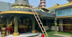 Kondisi Vihara Lalitavistara Cilincing, Jakarta Utara, usai terbakar pada Senin, 9 Juni 2025, dini hari WIB. (Sumber: Poskota/Pandi Ramedhan)