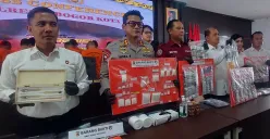 Gelar perkara kasus narkoba dan peredaran miras ilegal di Mapolresta Bogor Kota, Senin, 9 Juni 2025. (Sumber: Poskota/Sekar Putri Andini)