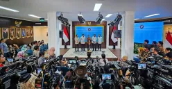 Menteri ESDM Bahlil Lahadalia menyampaikan keterangan terkait izin tambang di Raja Ampat. (Sumber: BPMI Setpres via setkab.go.id)