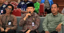 Bupati Kepulauan Seribu, Muhammad Fadjar Churniawan (tengah). (Sumber: Jakarta.go.id)
