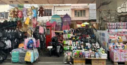 Para pedagang di Pasar Pagi Asemka, Jakarta Barat, saat sedang berjualan, Rabu, 11 Juni 2025. (Sumber: Poskota/Pandi Ramedhan)